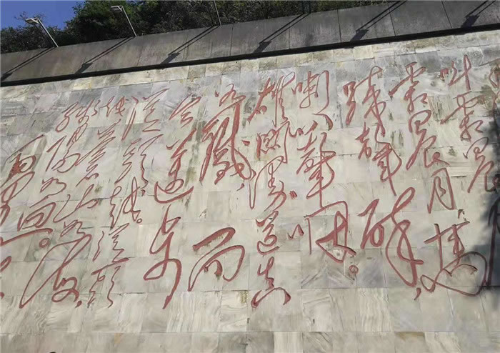 東風(fēng)基地綿陽(yáng)老兵重走長(zhǎng)征路:參觀貴州婁山關(guān)戰(zhàn)斗遺址和遵義會(huì)址精彩回放