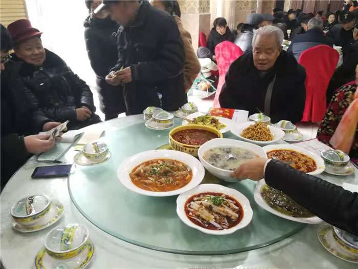 綿陽中旅假日旅行社(省青綿陽分社)今天在永新皂角鋪西華苑度假村召開迎春聯(lián)誼會